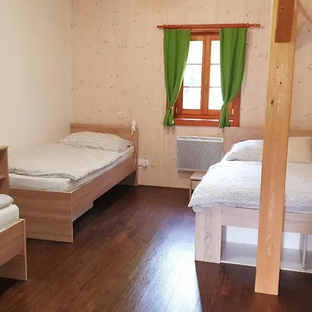 Roubenka Pod Lesem Destne v Orlickych horach